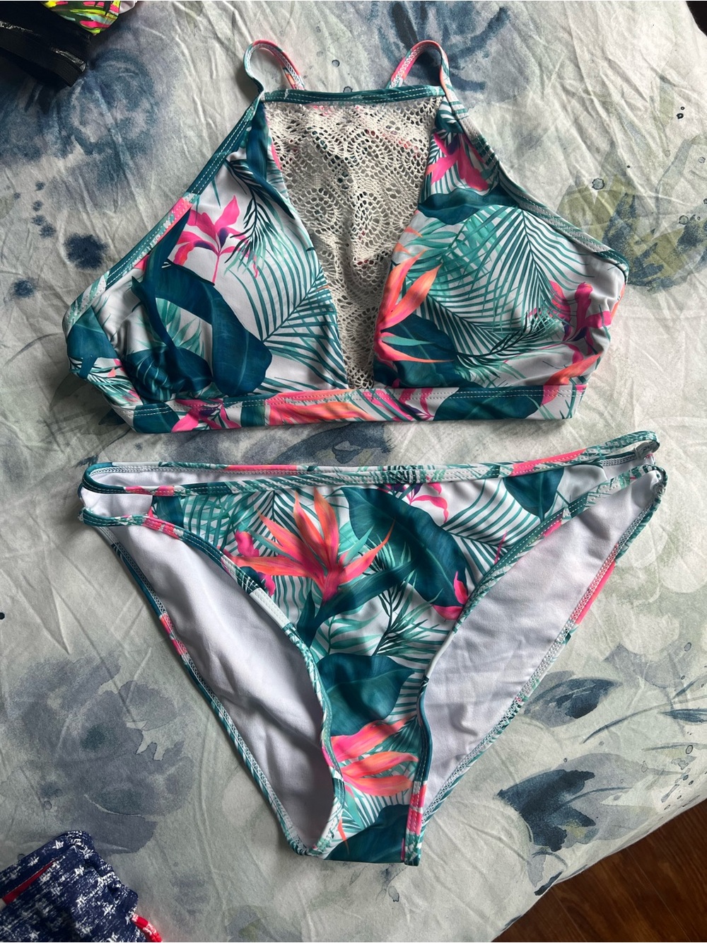 4 bikini - Picture 4 of 4